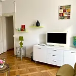 דירה 8 Minutes Walking From Train Station *