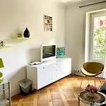 8 Minutes Walking From Train Station דירה