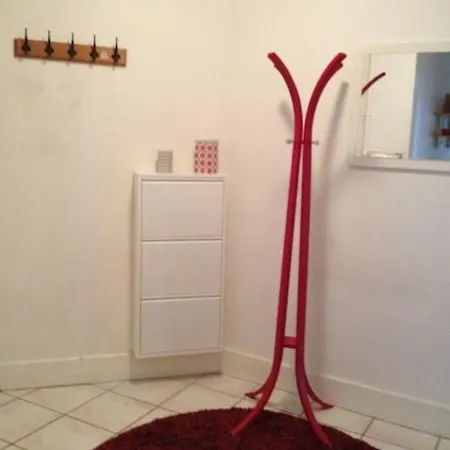 דירה 8 Minutes Walking From Train Station