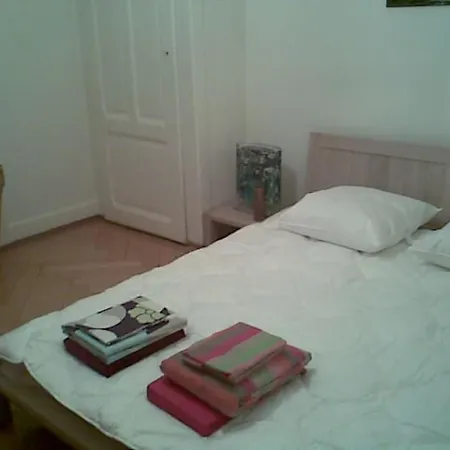 8 Minutes Walking From Train Station לוזאן