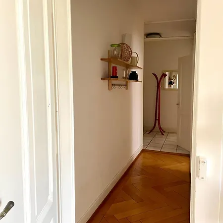 8 Minutes Walking From Train Station Apartamento