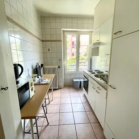 דירה 8 Minutes Walking From Train Station