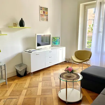 דירה 8 Minutes Walking From Train Station *