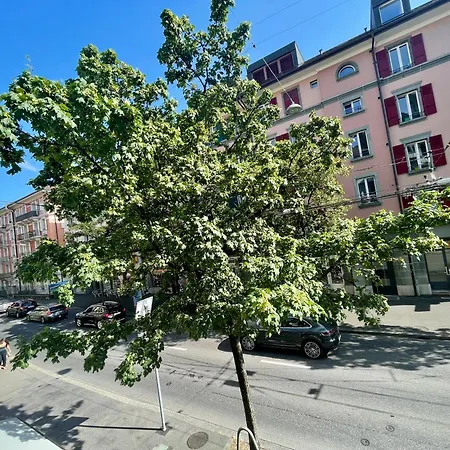 8 Minutes Walking From Train Station * 洛桑