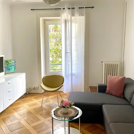 8 Minutes Walking From Train Station דירה