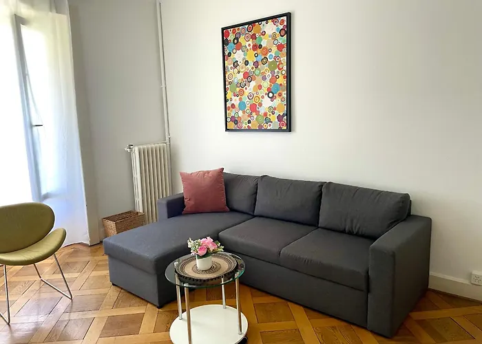 8 Minutes Walking From Train Station * 洛桑