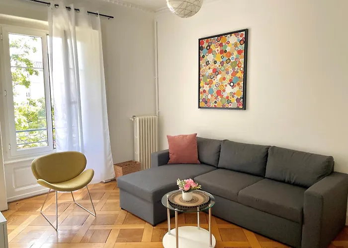 Apartment 8 Minutes Walking From Train Station *