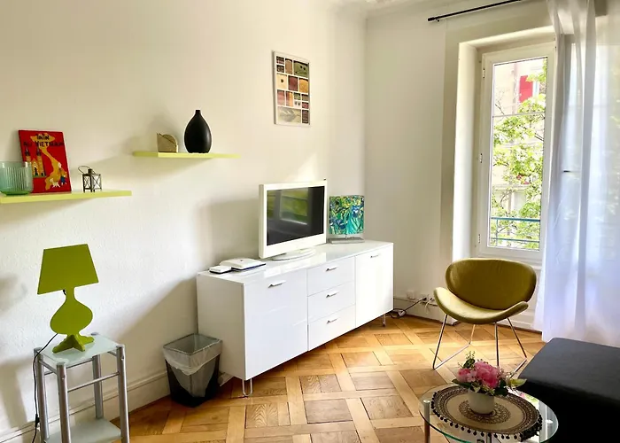 8 Minutes Walking From Train Station Apartment